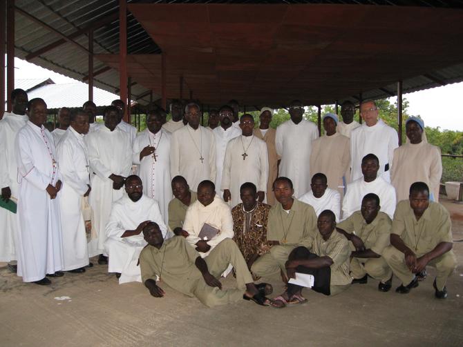 Octobre 2007 Visite de nos Peres Eveques du Togo au cours de notre retraite avec P Abbe Otto de Güigüe au Venezuela